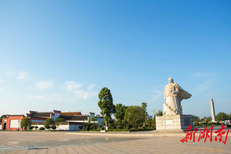 特别关注｜这座村庄，因一个人“抬棺西征”，已是千般风情……