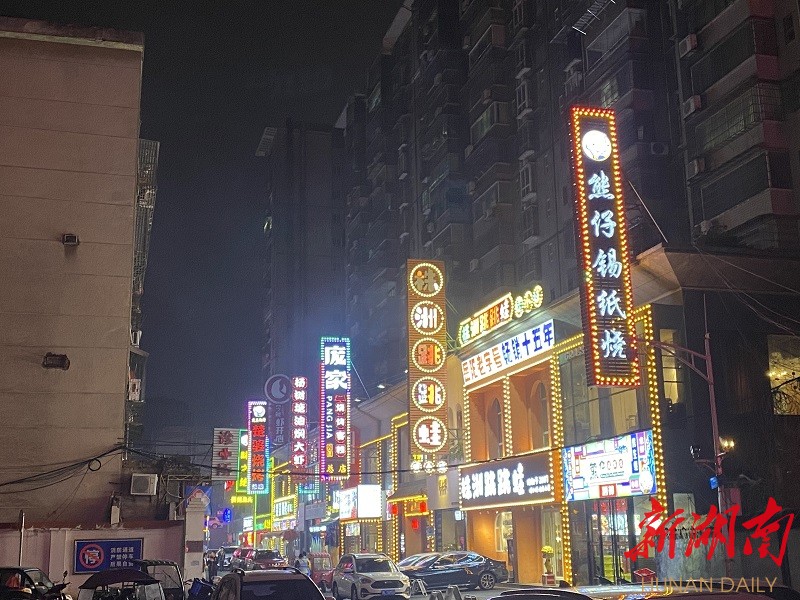 特别报道 | 烧烤界“顶流”！岳阳烧烤凭什么笑傲江湖
